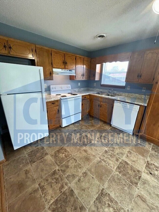 Building Photo - Single Family Home with a Spacious Yard!