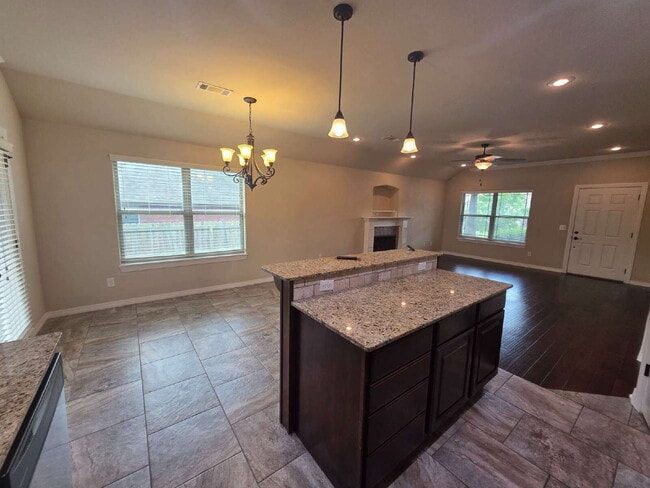 Building Photo - 3072 N Autumn Rose Ave