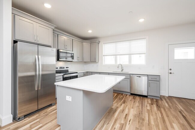 Building Photo - 3803 Lands End Ct