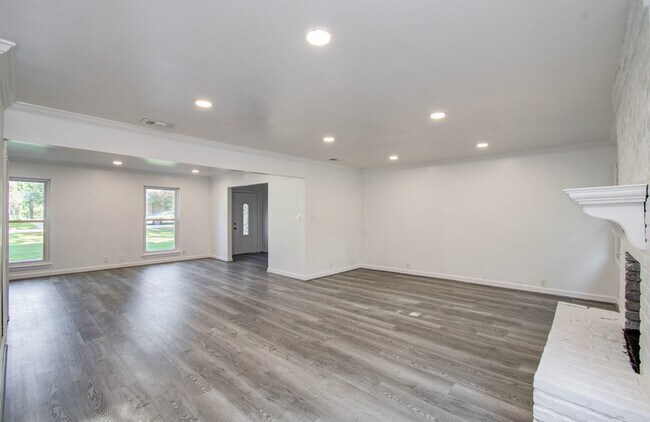 Building Photo - 674 Ravensworth Dr