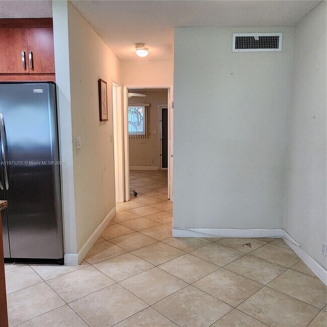 Building Photo - 2170 NE 51st Ct