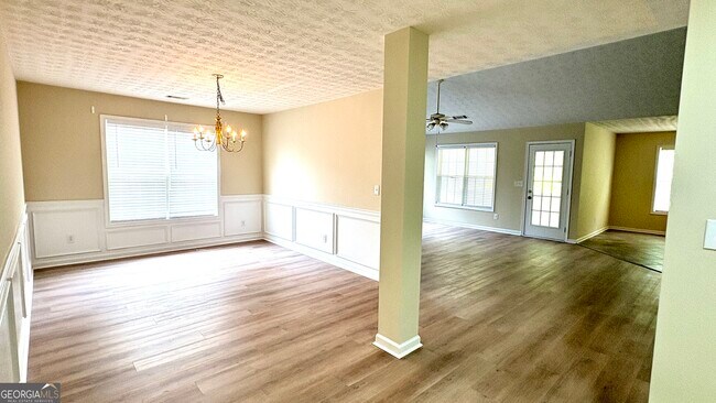 Building Photo - 2336 Pettit Dr