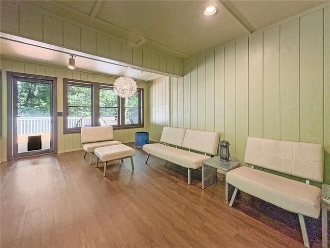 Building Photo - 13900 Hill Ridge Dr