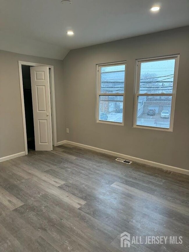 Building Photo - 690 State St