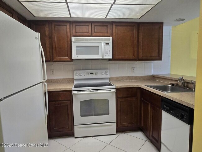 Building Photo - 3100 Sir Hamilton Cir