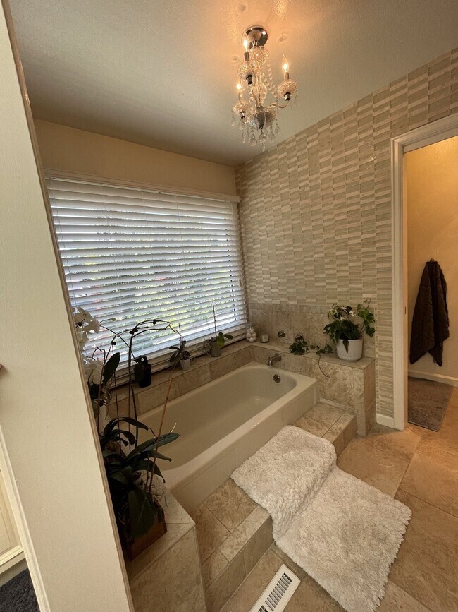 Building Photo - 10739 E Crestridge Cir