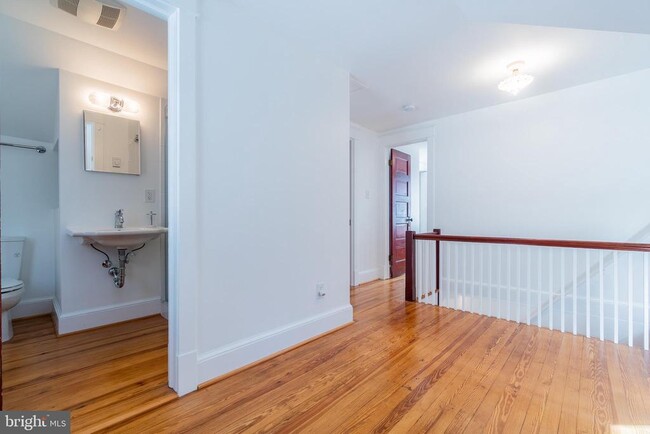 Building Photo - 928 19th St S