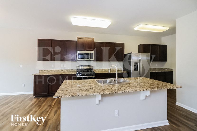 Building Photo - 106 Woodbridge Trl