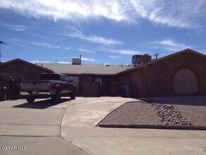 Building Photo - 10430 Seawood Dr