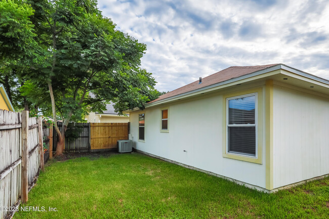 Building Photo - 11464 Mandarin Glen Cir E