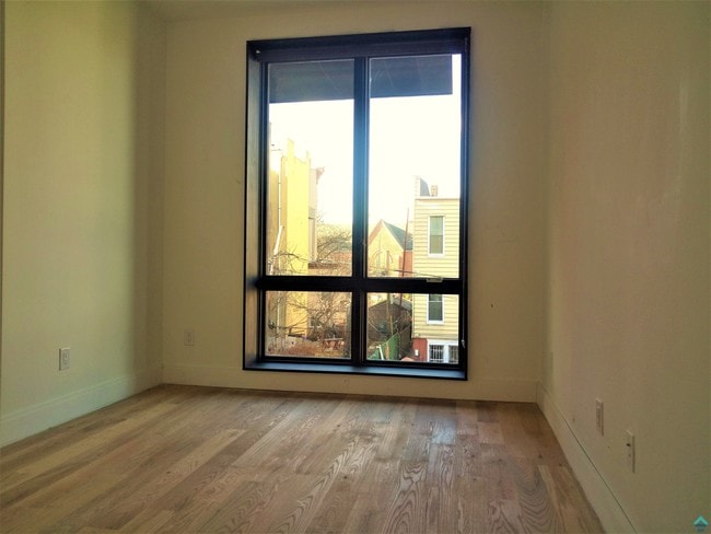 Building Photo - 691 Chauncey St