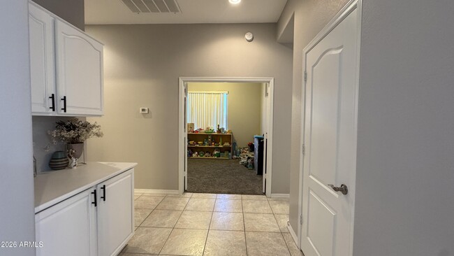 Building Photo - 571 W Locust Dr.