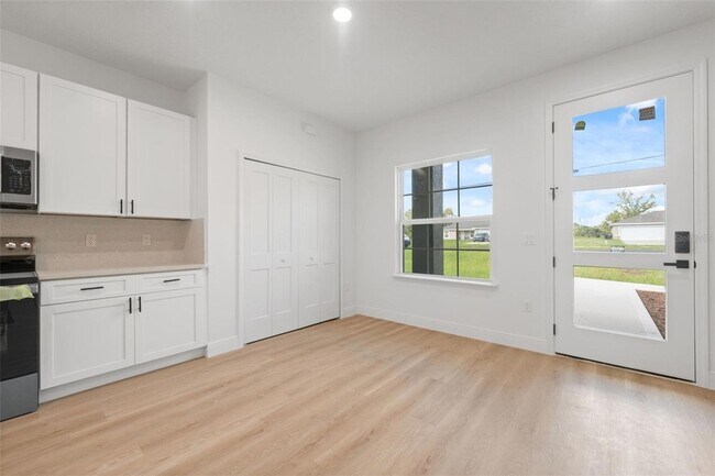 Building Photo - 746 Marion Oaks Manor