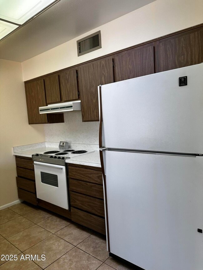 Building Photo - 9338 W Glen Oaks Cir N