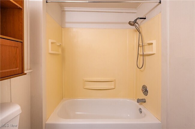 Building Photo - 15555 Munn Rd