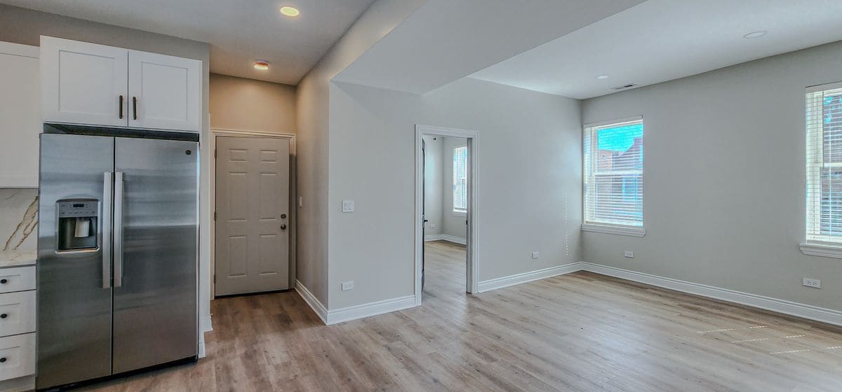 Building Photo - 2552 S Central Park Ave