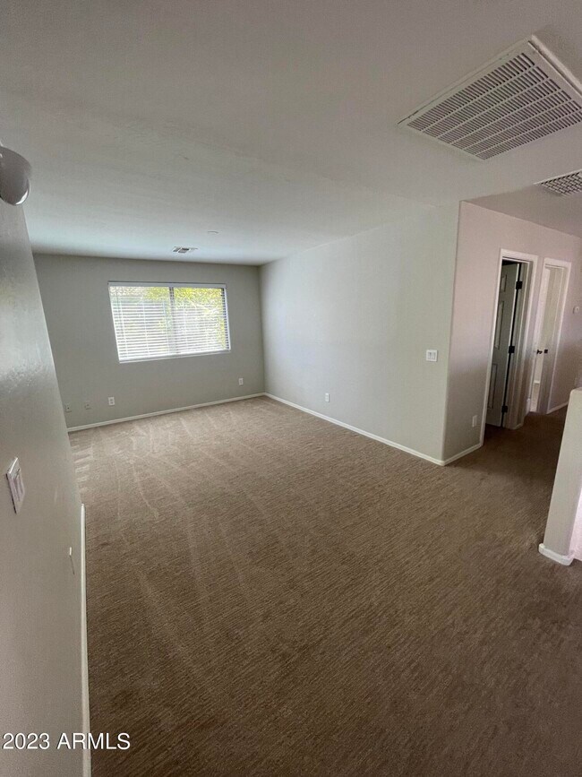 Building Photo - 3517 E Crescent Way