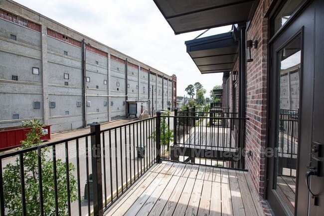 Building Photo - 1825 S Watkins St