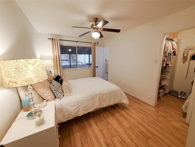 Building Photo - 924 Acorn Oaks Dr
