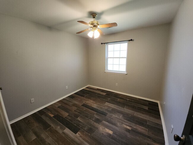 Building Photo - 100 Pebble Branch Ln