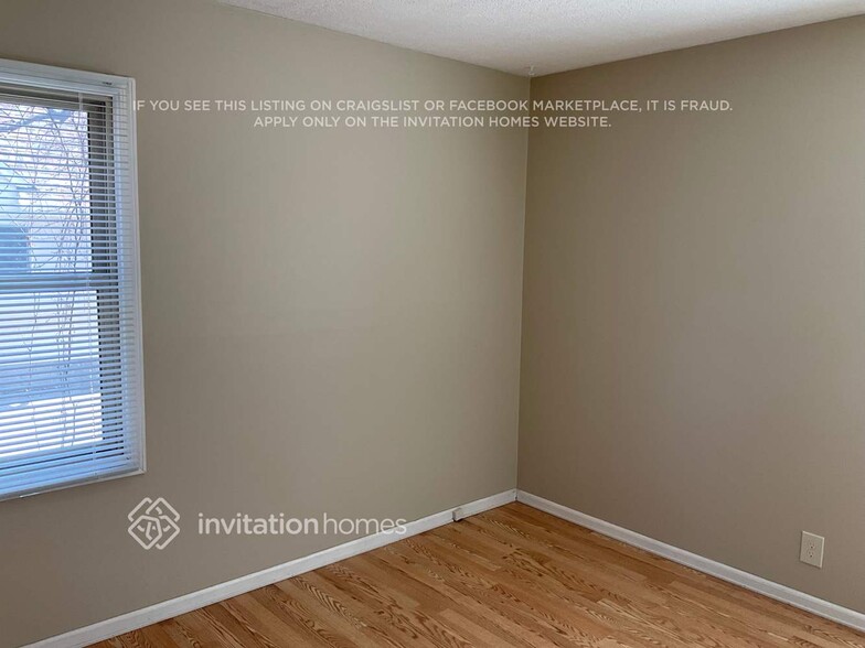 Building Photo - 2713 W 71st 1/2 St