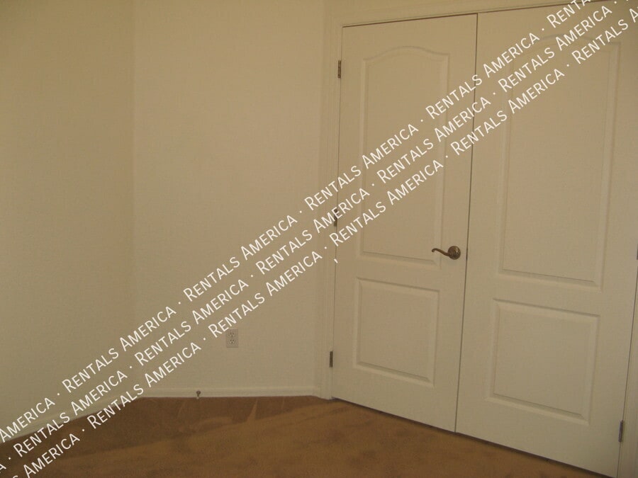 Building Photo - 1378 W Brangus Way