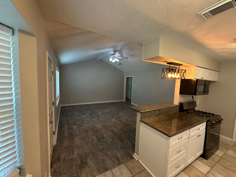 Building Photo - 3214 White Sail