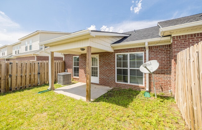 Building Photo - 131 Grove Landing Ct