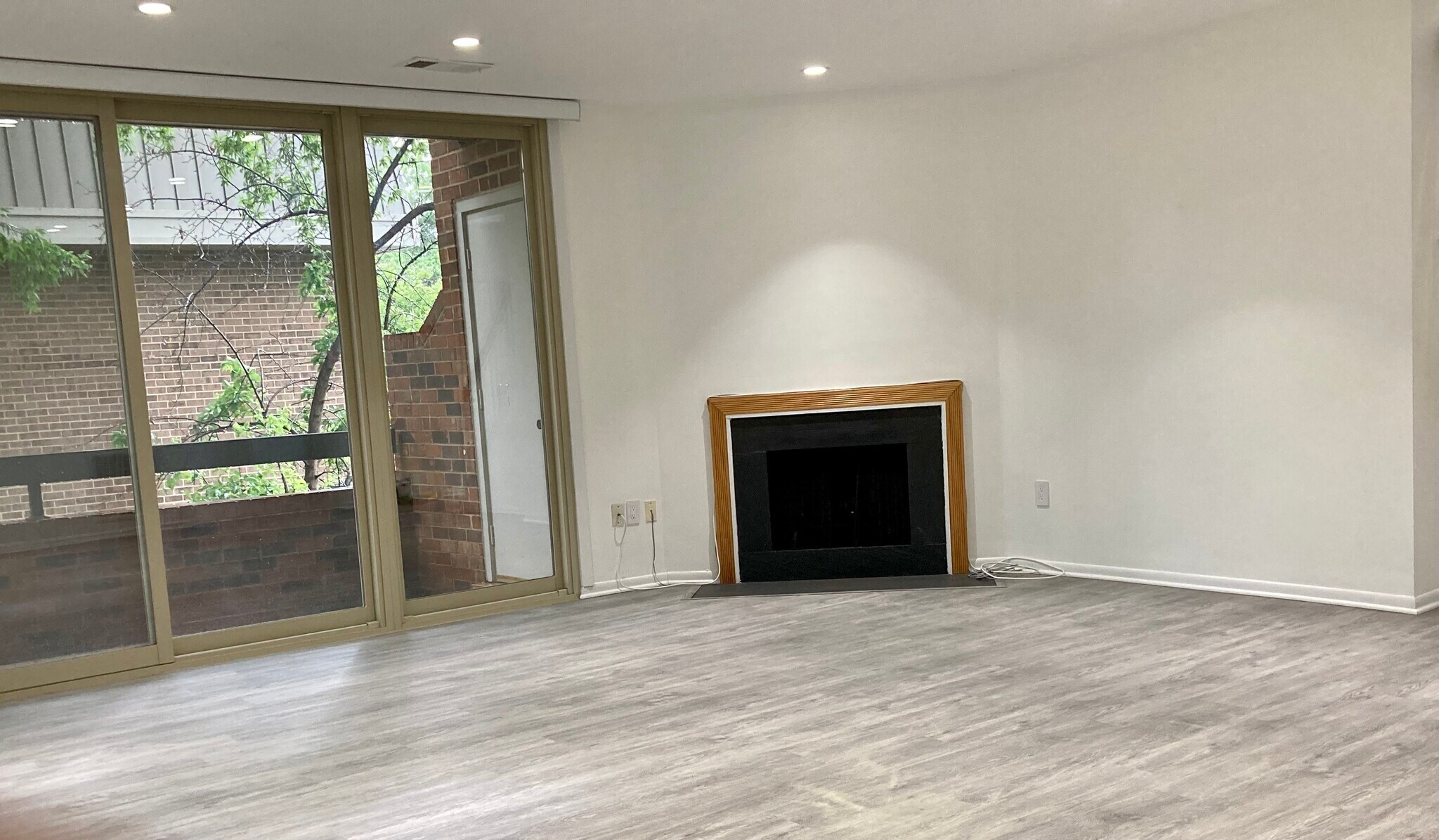 Real fireplace - 658 15th St S