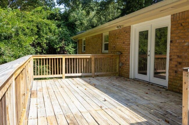 Building Photo - 130 Rosewood Dr