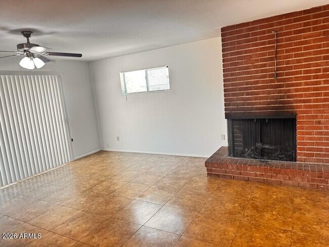 Building Photo - 133 E Del Rio Dr