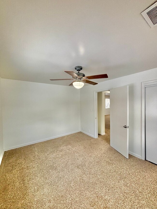 Building Photo - Available Now! Sunlit, Bright & Inviting University District Bungalow featuring Garage Parking an...