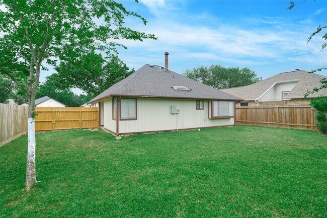 Building Photo - 12307 White River Dr