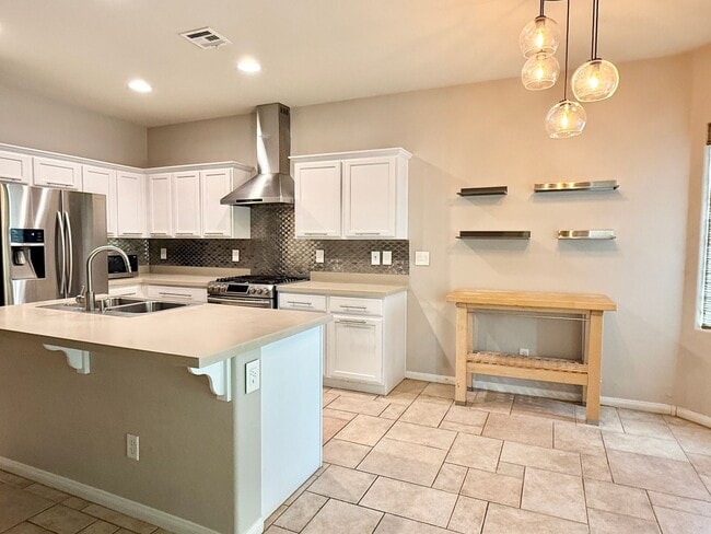 Building Photo - MOVE IN SPECIAL! FIRST TWO WEEKS RENT FREE...