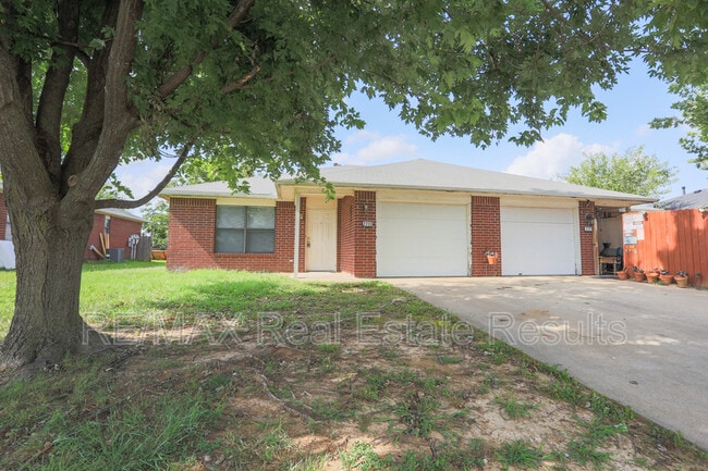 Primary Photo - 2223 W Roselawn St
