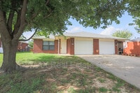 Building Photo - 2223 W Roselawn St
