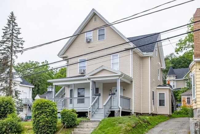 Primary Photo - 176 Blossom St