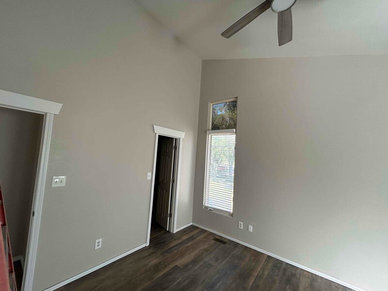 Building Photo - 913 E Uintah St