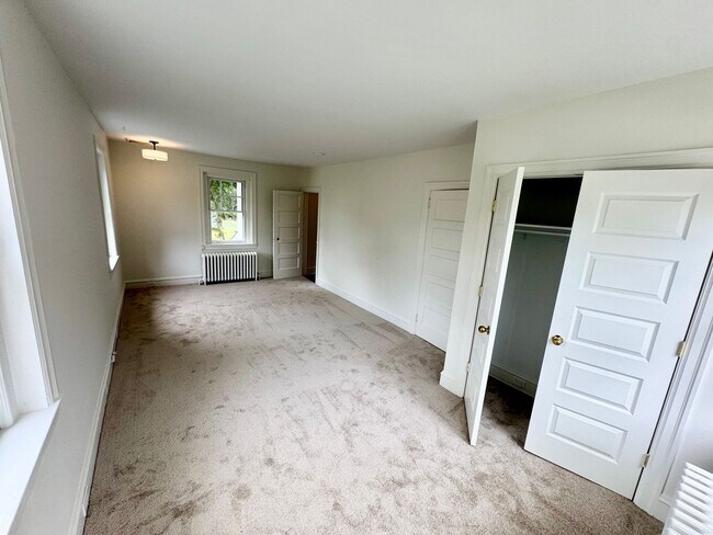 Building Photo - 514 Tennis Ave