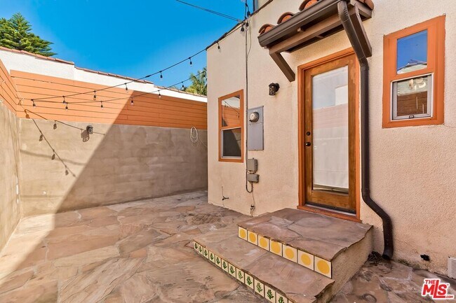 Building Photo - 503 N Vista St