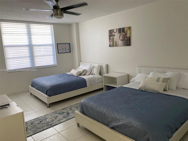 Building Photo - 3725 S Ocean Dr