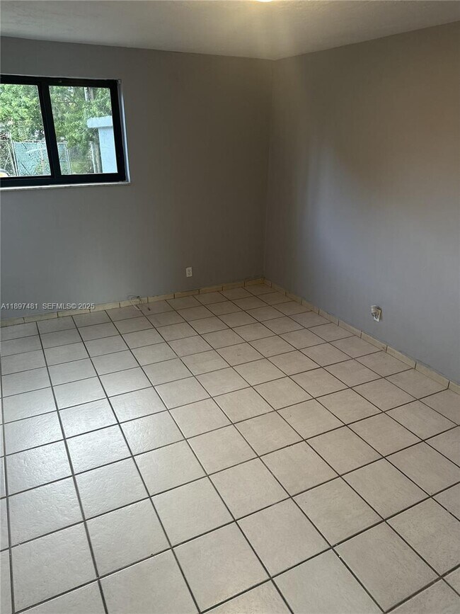 Building Photo - 14155 W Dixie Hwy