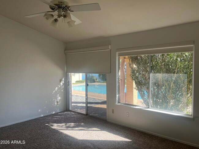 Building Photo - 3721 S Hawthorn Dr