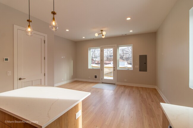 Building Photo - 6749 S Langley Ave
