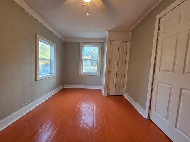 Building Photo - 2058 Holmes Dr