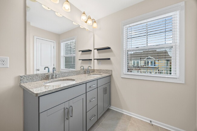 Building Photo - Lake Wylie Townhome with amazing amenities!