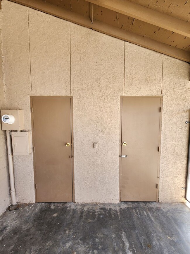 Building Photo - 3224 Hillrise Dr