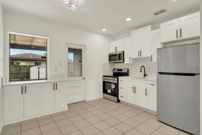 Primary Photo - 6126 SW 19th St