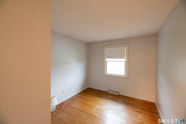 Building Photo - 3 Mountain View Dr