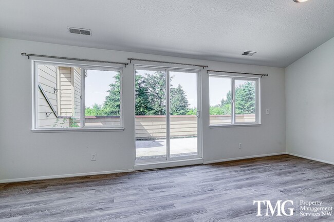 Building Photo - Amazing Open concept Condo in a secluded c...